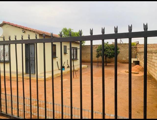 2 BEDROOM HOUSE FOR SALE IN SOSHANGUVE SOUTH